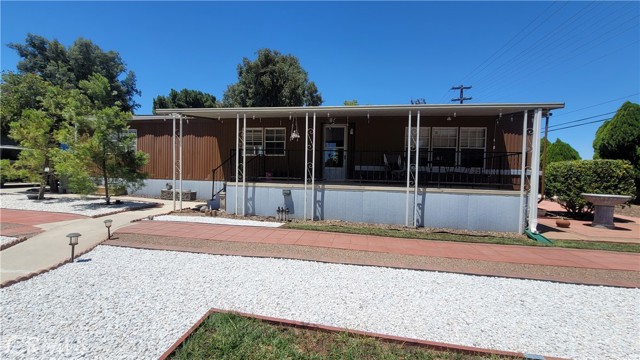 19817 Grand Avenue, Lake Elsinore CA: https://media.crmls.org/medias/c68010cf-9ac7-41a4-bbfb-3e3c54d44d71.jpg