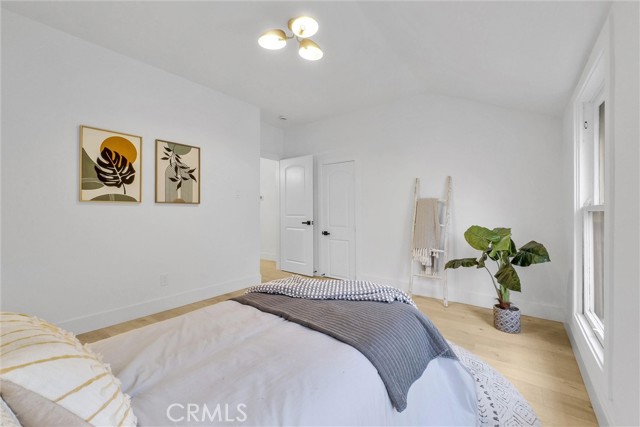 239 N San Antonio Avenue, Upland CA: https://media.crmls.org/medias/c6817adf-2b90-4ae8-8099-eeae3e684ac0.jpg