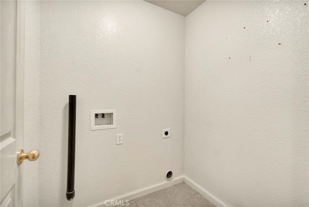 https://media.crmls.org/medias/c6825828-7179-4695-8692-ddd397a910ba.jpg?preset=X-Large