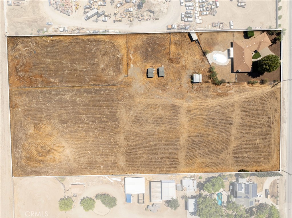 https://media.crmls.org/medias/c682b25d-7750-4f8e-97ce-80c08fd6da59.jpg?preset=X-Large
