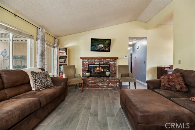 Detail Gallery Image 3 of 12 For 25414 Kalmia Ave, Moreno Valley,  CA 92557 - 3 Beds | 2 Baths