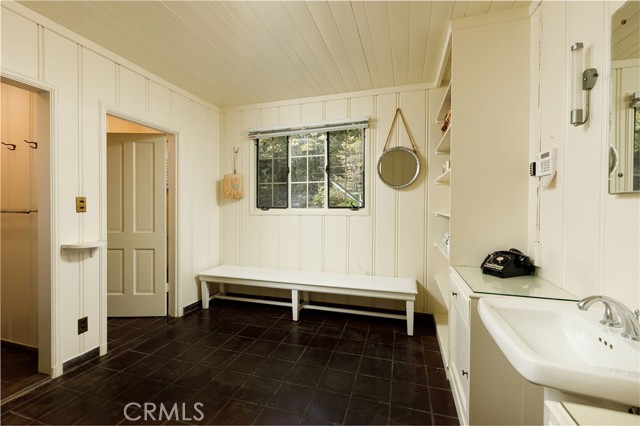Detail Gallery Image 35 of 75 For 28641 North Shore Rd, Lake Arrowhead,  CA 92352 - 14 Beds | 11/1 Baths