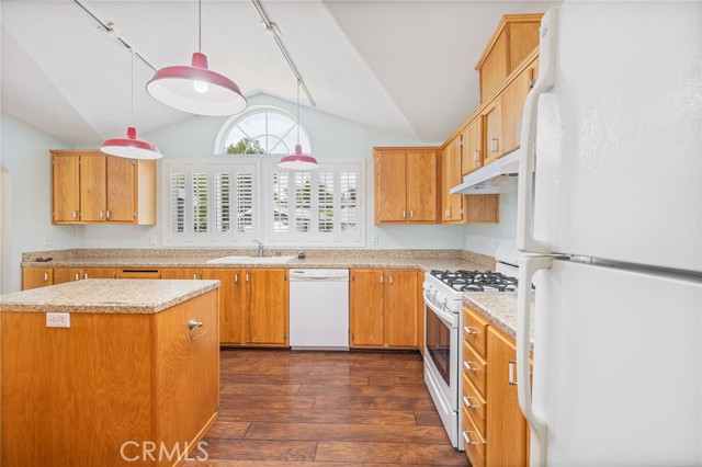 4372 Woodview Lane, Mariposa CA: https://media.crmls.org/medias/c6831485-0936-4f51-aabf-1320548c6acc.jpg