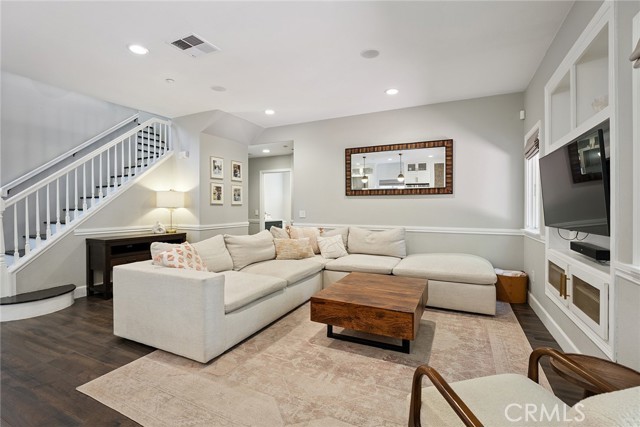 Detail Gallery Image 13 of 37 For 5179 Knollwood Way, Woodland Hills,  CA 91364 - 4 Beds | 3 Baths