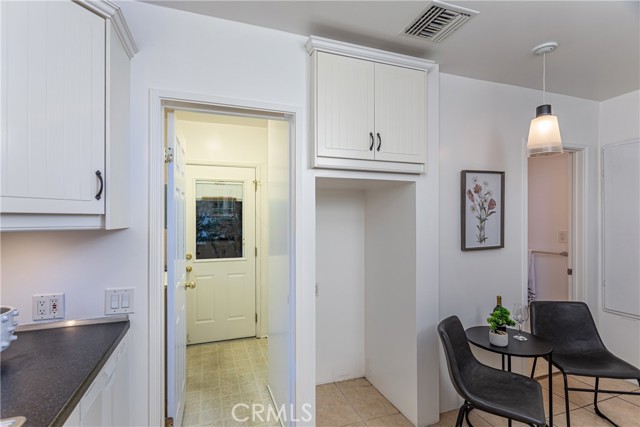 Detail Gallery Image 12 of 46 For 352 W Alameda Ave, Burbank,  CA 91506 - 3 Beds | 2 Baths