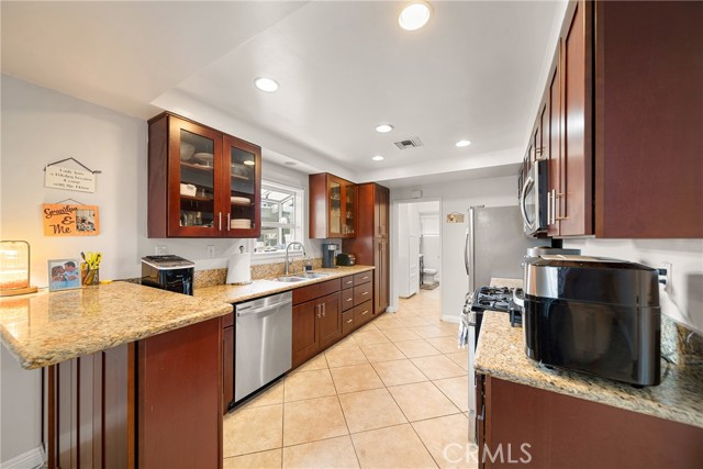 22353 Roscoe Boulevard, West Hills CA: https://media.crmls.org/medias/c6842057-8fea-4c4c-9ed0-cadc0448c754.jpg