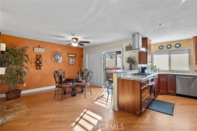 2440 Chandler Avenue, 2 photo 4