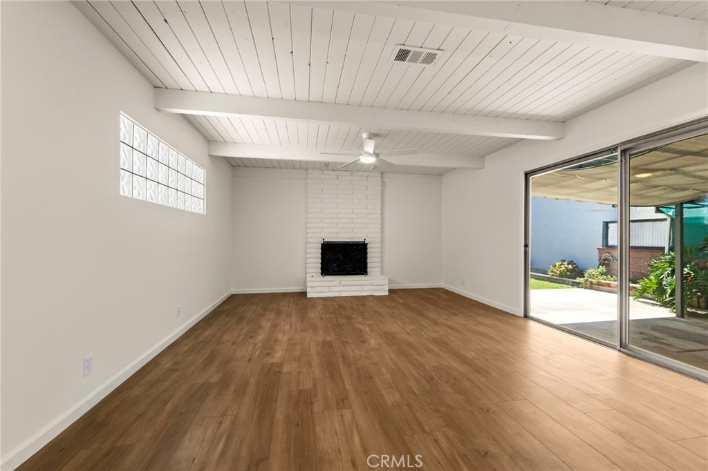 https://media.crmls.org/medias/c6847a56-49b3-4ae1-9f6f-167e493fc0d3.jpg?preset=X-Large