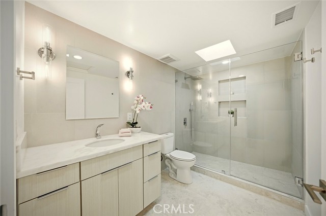 Detail Gallery Image 26 of 51 For 1462 Merion Way M2 - 30k,  Seal Beach,  CA 90740 - 2 Beds | 2 Baths
