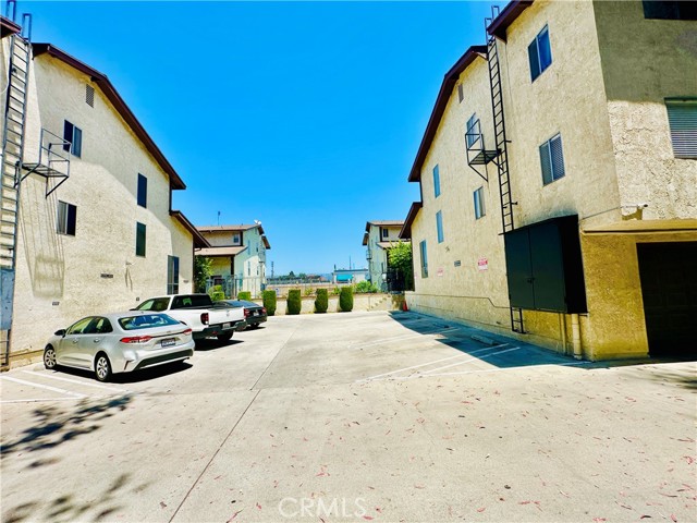 9039 Van Nuys Boulevard, Panorama City CA: https://media.crmls.org/medias/c6852a18-1834-472c-81cc-c7f91bfe4929.jpg