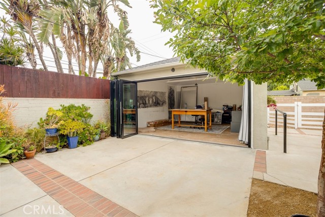 516 S Sparks S Street, Burbank CA: https://media.crmls.org/medias/c6853250-e4c6-48fb-9fa3-16b7085bb5f4.jpg