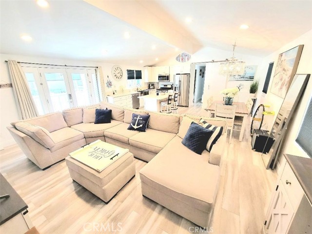 Detail Gallery Image 5 of 36 For 21752 Pacific Coast Hwy. 20a,  Huntington Beach,  CA 92646 - 2 Beds | 2 Baths