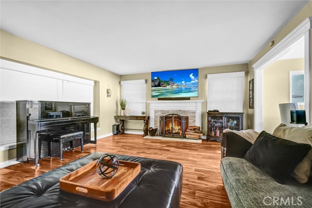 Detail Gallery Image 2 of 21 For 530 N. Stanford Ave, Fullerton,  CA 92831 - 4 Beds | 3 Baths