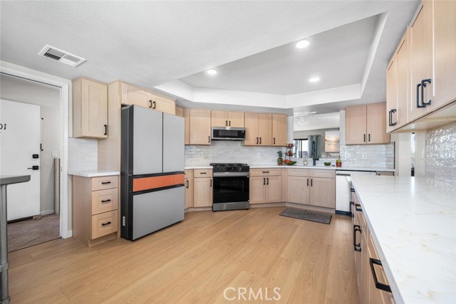 Detail Gallery Image 5 of 38 For 1425 E 2nd St #301,  Long Beach,  CA 90802 - 3 Beds | 2 Baths