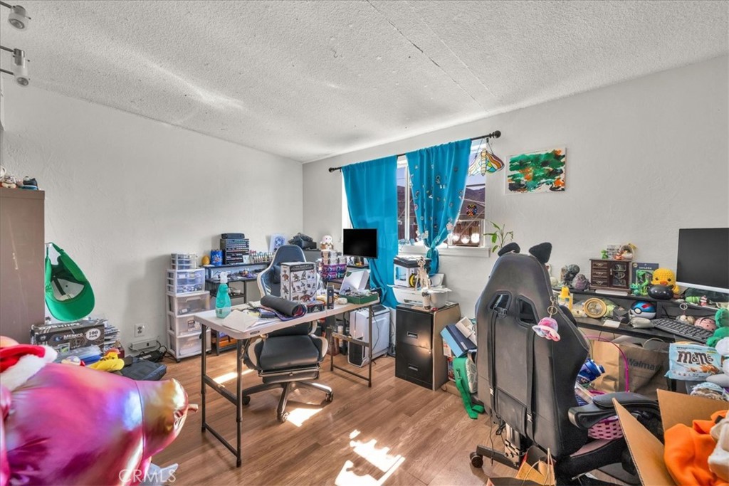 https://media.crmls.org/medias/c685ff16-8747-41dd-a919-0dba8bd4b6a9.jpg?preset=X-Large