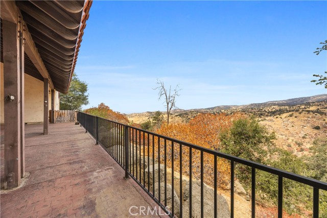 30721 Condor Place, Tehachapi CA: https://media.crmls.org/medias/c6867532-5af1-49a8-acb2-4f59d697aa7a.jpg