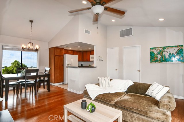 887 W 34th, Long Beach CA: https://media.crmls.org/medias/c68680cb-0c97-40f5-a50b-a9b311adcd20.jpg