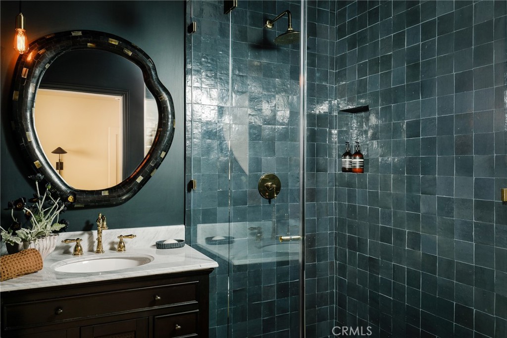 https://media.crmls.org/medias/c686da62-37bd-46f9-b6fe-fd8223276b23.jpg?preset=X-Large