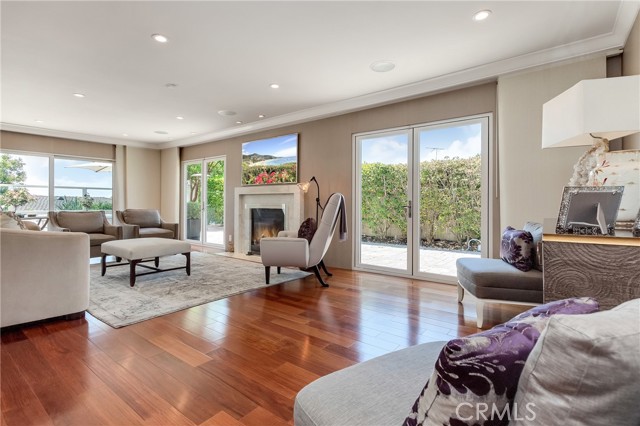 Detail Gallery Image 5 of 27 For 2897 Chateau Way, Laguna Beach,  CA 92651 - 3 Beds | 2 Baths