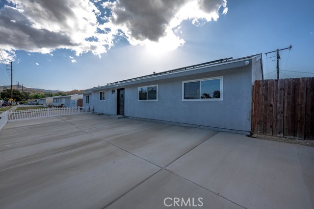 Detail Gallery Image 3 of 24 For 1069 Erringer Rd, Simi Valley,  CA 93065 - 4 Beds | 2 Baths