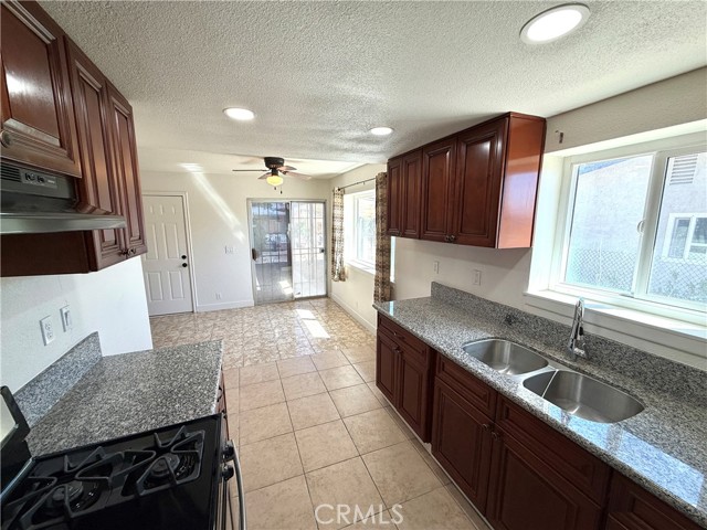 Detail Gallery Image 11 of 17 For 1011 Manzanita, Barstow,  CA 92311 - 3 Beds | 2 Baths