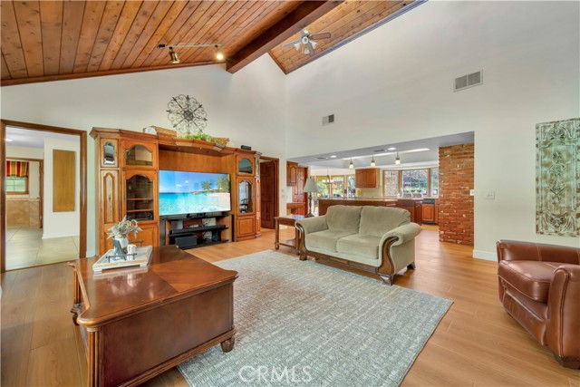 Detail Gallery Image 8 of 59 For 15883 Condor Ridge, Canyon Country,  CA 91387 - 5 Beds | 3/1 Baths