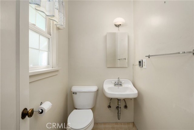 Detail Gallery Image 11 of 25 For 719 Philippine St, Taft,  CA 93268 - 4 Beds | 2/1 Baths