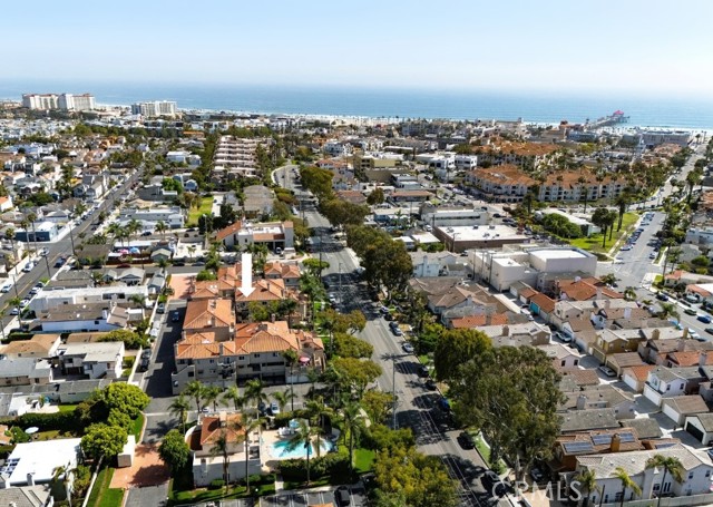 606 Lake Street, Huntington Beach CA: https://media.crmls.org/medias/c689716a-be8a-4e8a-9f85-b9a880cf77b3.jpg