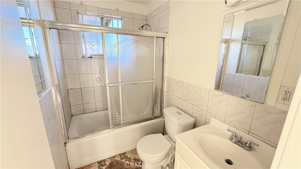 https://media.crmls.org/medias/c68a3990-8d57-4e8a-84bb-2c12bd388c43.jpg?preset=X-Large