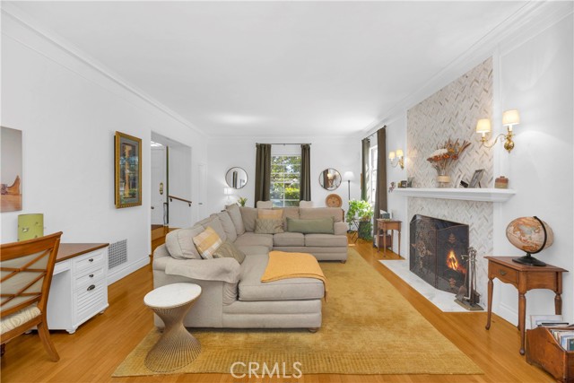 929 E Marshall Place, Long Beach CA: https://media.crmls.org/medias/c68aad90-d013-4c6a-8296-65a15ca085d0.jpg