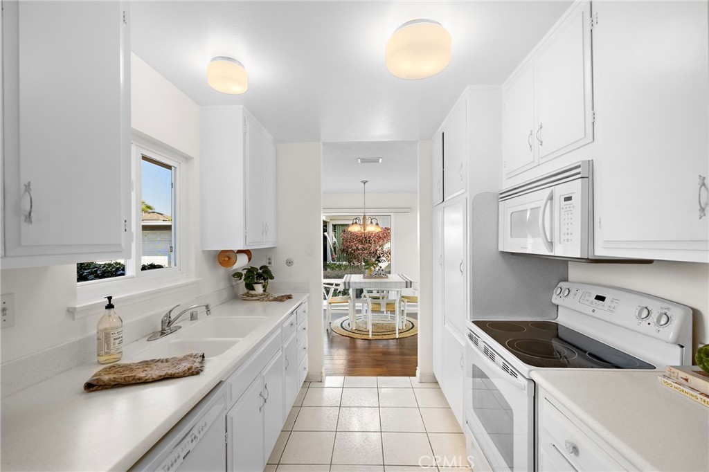 MLS #OC25245403 image #5