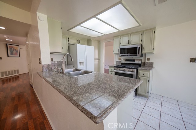 Detail Gallery Image 13 of 49 For 6587 Shawna Ave, Rancho Cucamonga,  CA 91737 - 4 Beds | 3 Baths