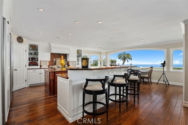 49 Cambria Drive, Corona del Mar CA: https://media.crmls.org/medias/c68c7ae4-acc4-41ec-b259-df66ed088f29.jpg