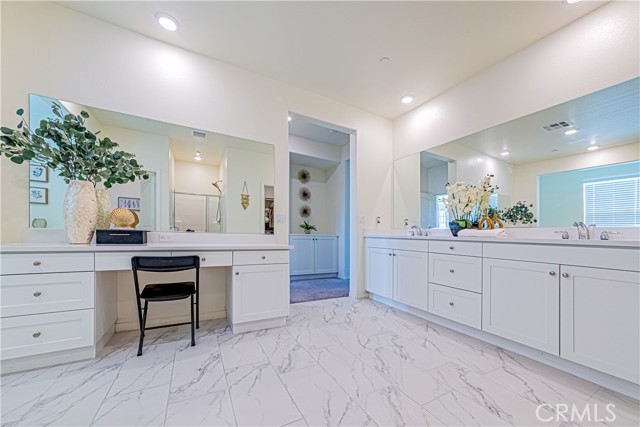 4040 S Bowery Place, Ontario CA: https://media.crmls.org/medias/c68caf02-9bda-41d4-99a8-3c1d763abc42.jpg