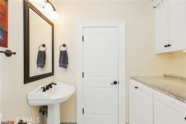 Detail Gallery Image 25 of 37 For 516 Poinsettia #B,  Corona Del Mar,  CA 92625 - 3 Beds | 3 Baths