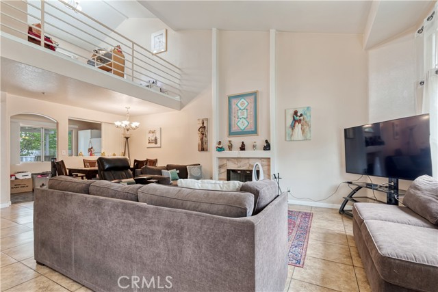 Detail Gallery Image 5 of 48 For 11965 Terra Bella St #17,  Sylmar,  CA 91342 - 3 Beds | 3 Baths