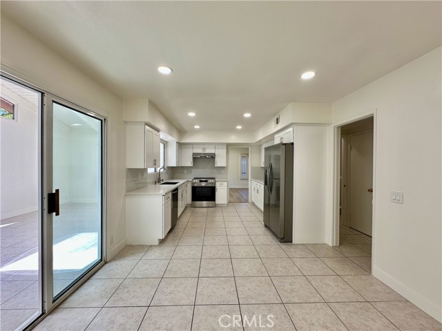 Detail Gallery Image 8 of 31 For 15 Butler St, Irvine,  CA 92612 - 5 Beds | 4 Baths