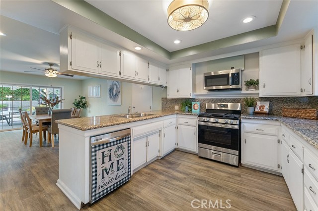 1073 E Knollcrest Drive, Covina CA: https://media.crmls.org/medias/c6902194-a5f2-443a-acb5-782cfdb40412.jpg