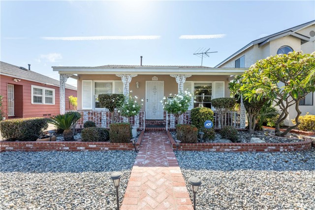 3139 Chestnut Avenue, Long Beach CA: https://media.crmls.org/medias/c6902d7d-8815-4cf0-8b99-74a60739e8a3.jpg