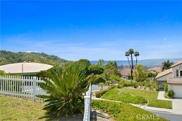 40 Paseo Alba, San Clemente CA: https://media.crmls.org/medias/c6909a99-f4ff-4ae9-8bde-10f5daf01683.jpg