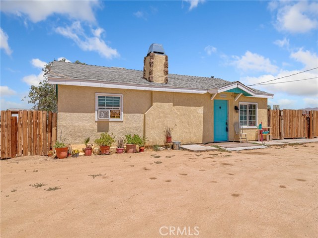 22006 Sioux Road, Apple Valley CA: https://media.crmls.org/medias/c69255d5-c593-4237-abe0-8205bdc5f849.jpg