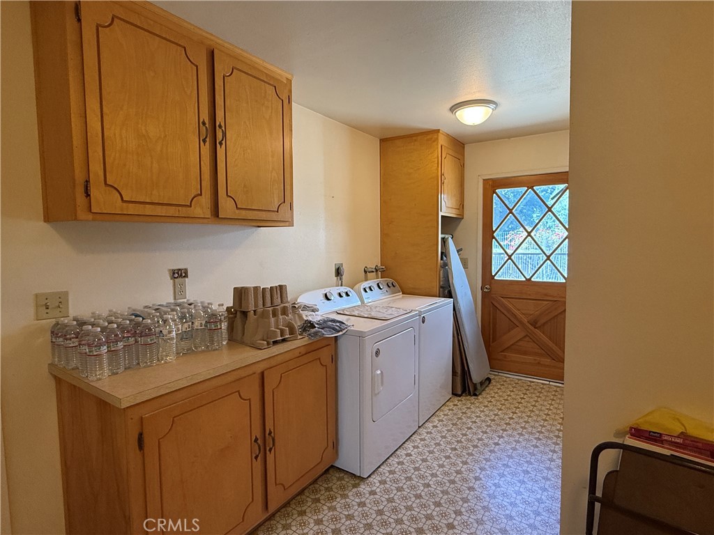 https://media.crmls.org/medias/c6928d22-558b-4f65-8025-ffe0cb9f02e2.jpg?preset=X-Large