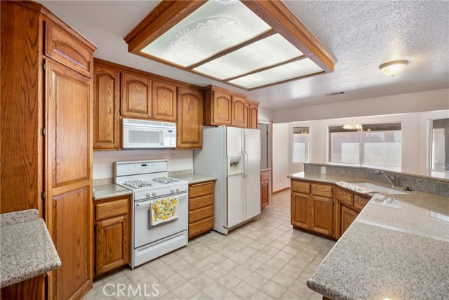 Detail Gallery Image 10 of 38 For 2180 Avenue P St, Barstow,  CA 92311 - 4 Beds | 2/1 Baths