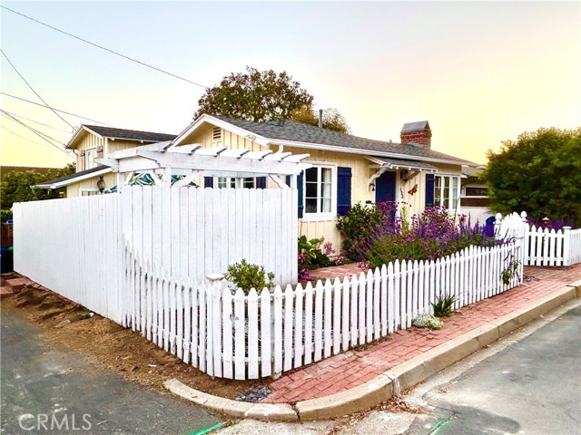 425 Monterey Drive, Laguna Beach CA: https://media.crmls.org/medias/c692bd27-971b-40ff-aee1-7dbcc41bd355.jpg