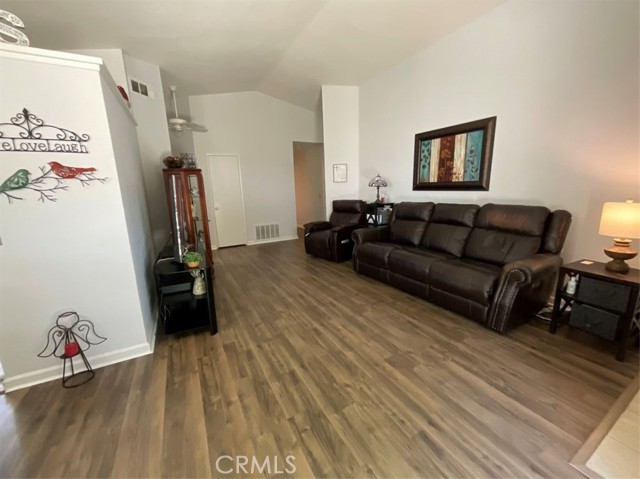 6720 Shaded Wood Place, Rancho Cucamonga CA: https://media.crmls.org/medias/c69334ca-f16c-4b5e-918f-1294748059ce.jpg