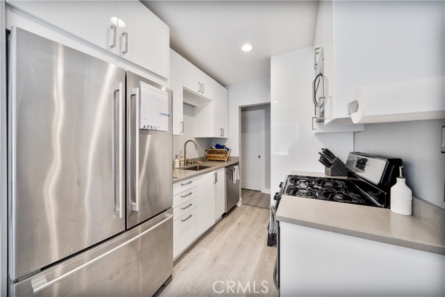 828 Indiana Avenue, Venice CA: https://media.crmls.org/medias/c69461e6-3b59-480e-8e92-535f7f1e3884.jpg