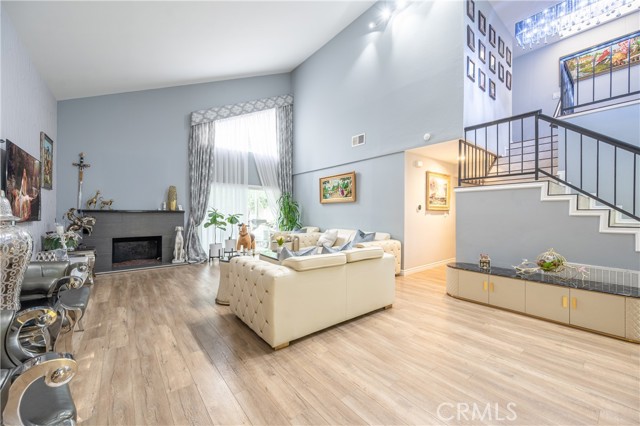 Detail Gallery Image 4 of 34 For 20138 Elkwood St, Winnetka,  CA 91306 - 4 Beds | 3 Baths