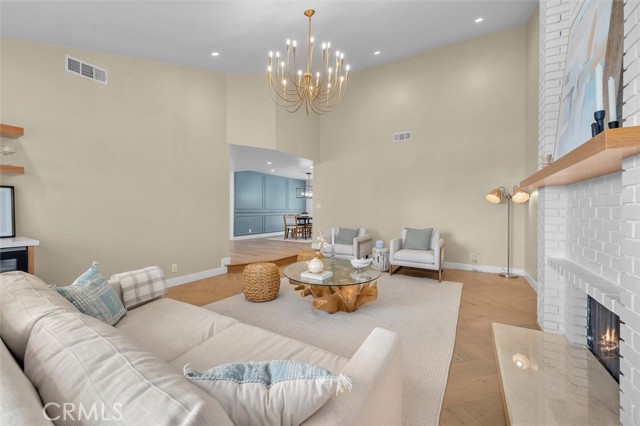 Detail Gallery Image 16 of 52 For 17481 Tramonto Dr, Pacific Palisades,  CA 90272 - 4 Beds | 3 Baths