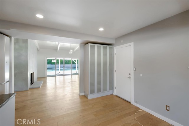 Detail Gallery Image 24 of 65 For 24216 Calvert St, Woodland Hills,  CA 91367 - 5 Beds | 3/1 Baths