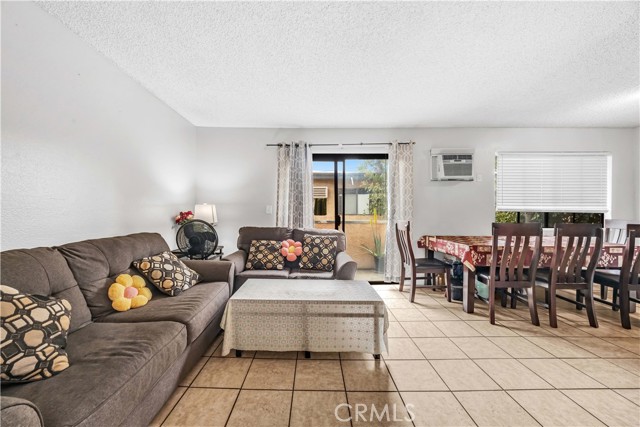 Detail Gallery Image 5 of 16 For 9054 Willis Ave #21,  Panorama City,  CA 91402 - 2 Beds | 1/1 Baths